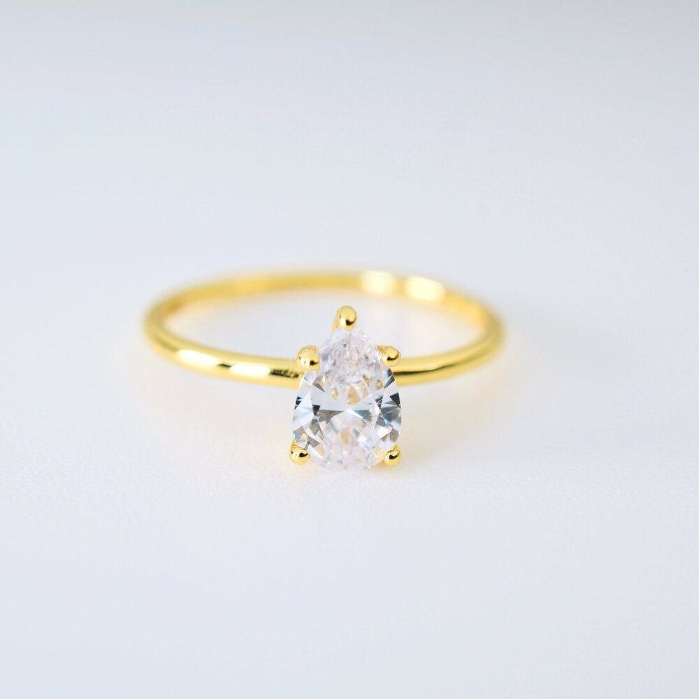 Brilliant Large Pear Cut Solitaire Crystals 5 Prongs Ring 18K Gold S925 Silver